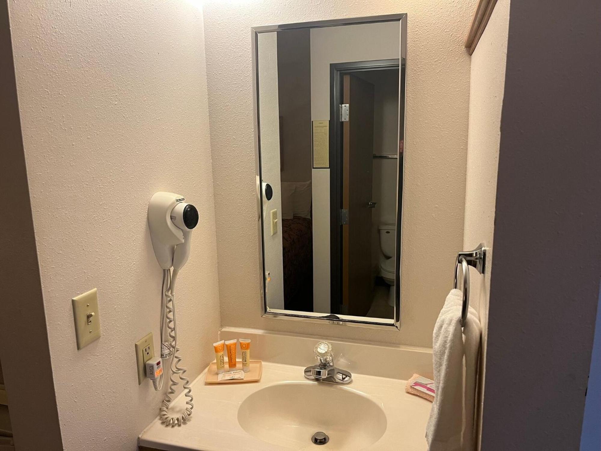 Country Haven Inn Burlington Екстер'єр фото